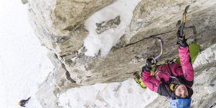 Immagine di Anna Torretta mentre arrampica